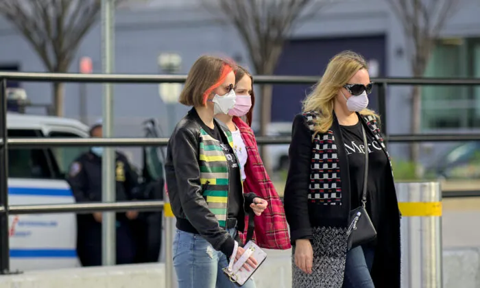 Little Evidence Supports Use of Cloth Masks to Limit Spread of Coronavirus: Analysis