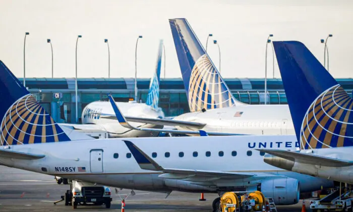 United Airlines to Let Workers Who Didn't Get COVID-19 Vaccine Return to Work