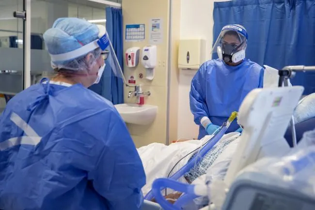 'What Is Going On?': Covid Rates Lowest in Unvaccinated as Omicron Spread 'Ignores the Rules'