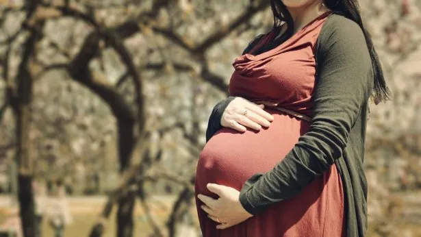 'What I’ve Seen in the Last Two Years Is Unprecedented': Physician on COVID Vaccine Side Effects on Pregnant Women