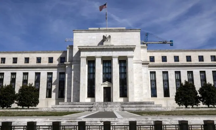 Federal Reserve: Businesses Say Vaccine Mandates Are Hurting Employment