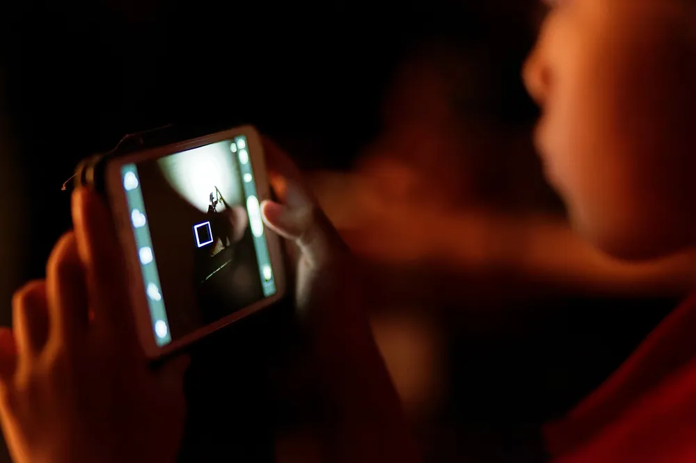 Study: Turn Your Phone Off After 10pm To Avoid Mental Health Risks